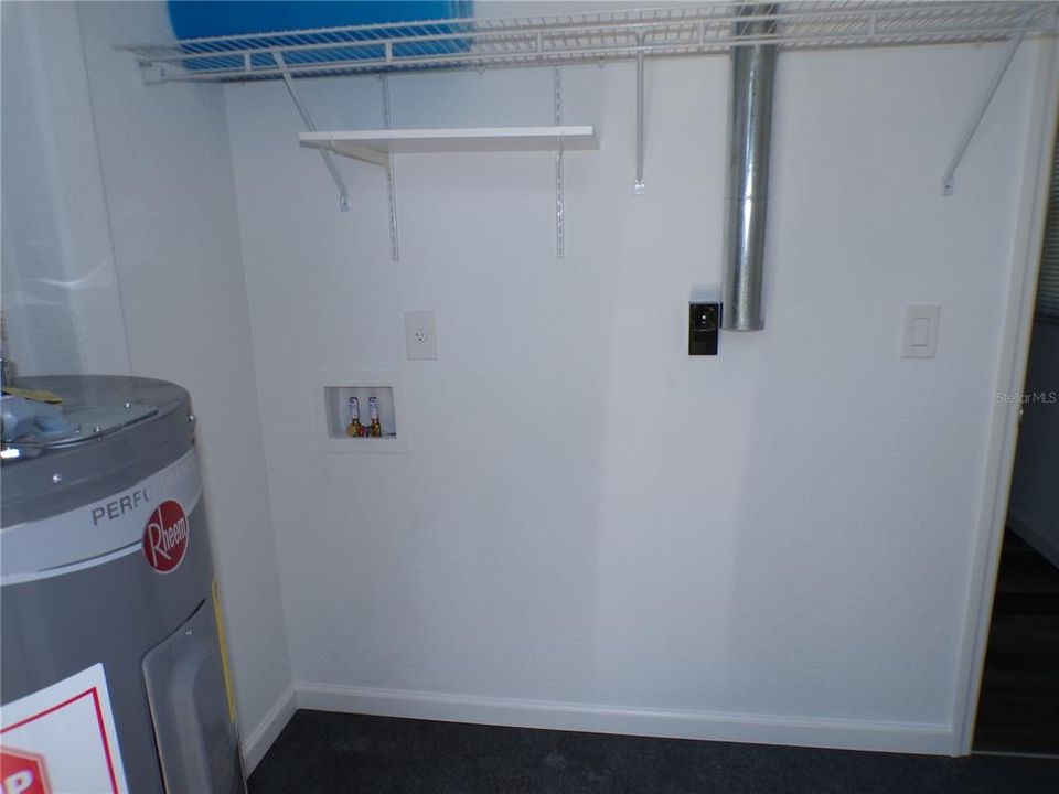 For Sale: $185,000 (2 beds, 1 baths, 700 Square Feet)