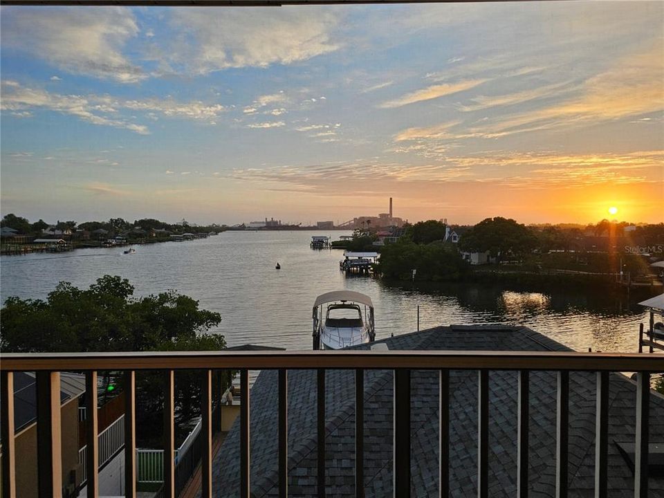 For Rent: $3,200 (3 beds, 2 baths, 2245 Square Feet)