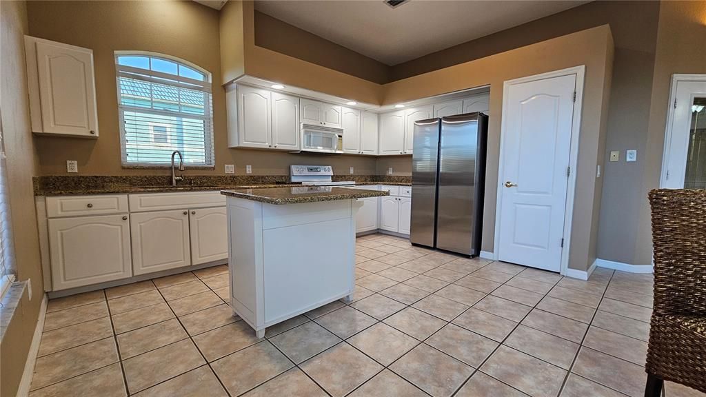 For Rent: $3,200 (3 beds, 2 baths, 2245 Square Feet)