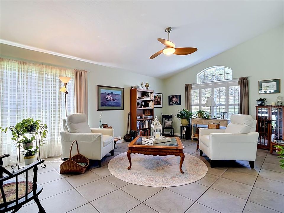 For Sale: $429,900 (4 beds, 2 baths, 1939 Square Feet)