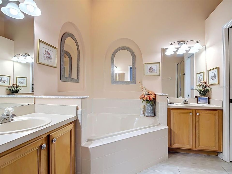 For Sale: $429,900 (4 beds, 2 baths, 1939 Square Feet)