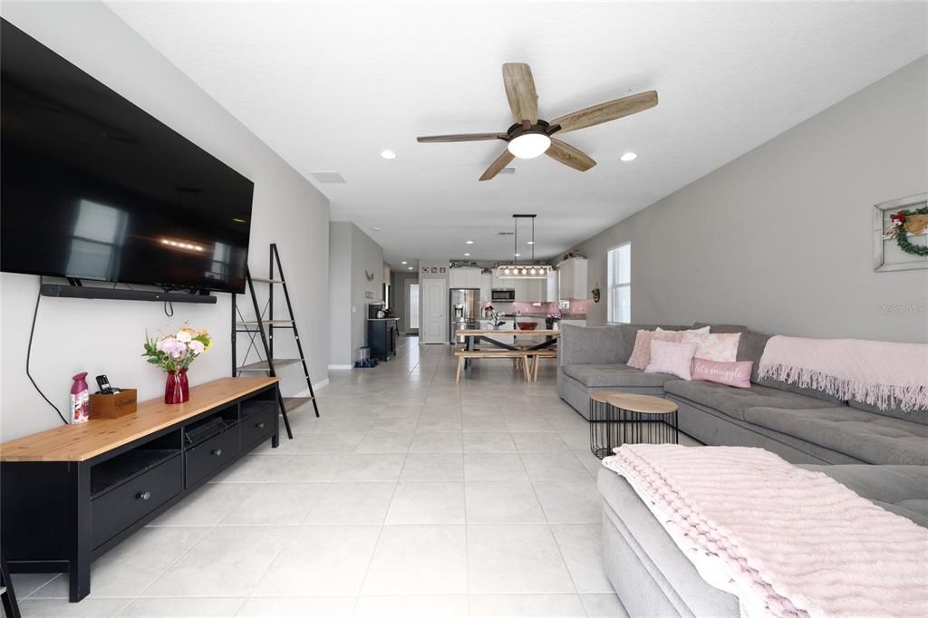 For Sale: $299,000 (4 beds, 3 baths, 1978 Square Feet)