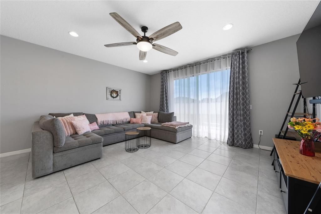 For Sale: $299,000 (4 beds, 3 baths, 1978 Square Feet)