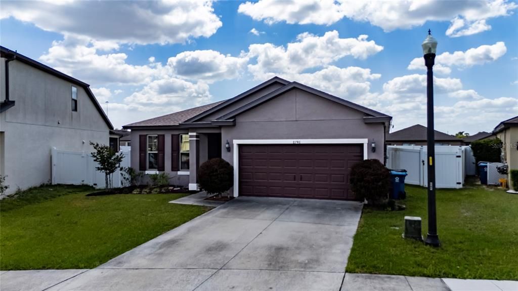 For Sale: $299,000 (4 beds, 3 baths, 1978 Square Feet)