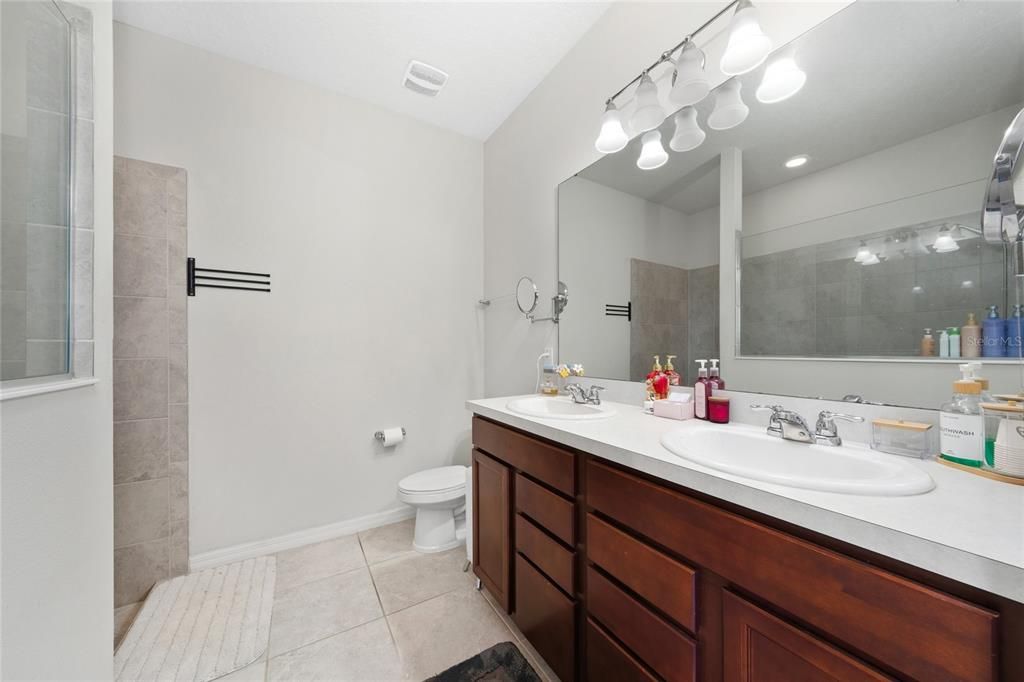For Sale: $299,000 (4 beds, 3 baths, 1978 Square Feet)