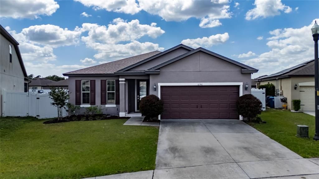 For Sale: $299,000 (4 beds, 3 baths, 1978 Square Feet)
