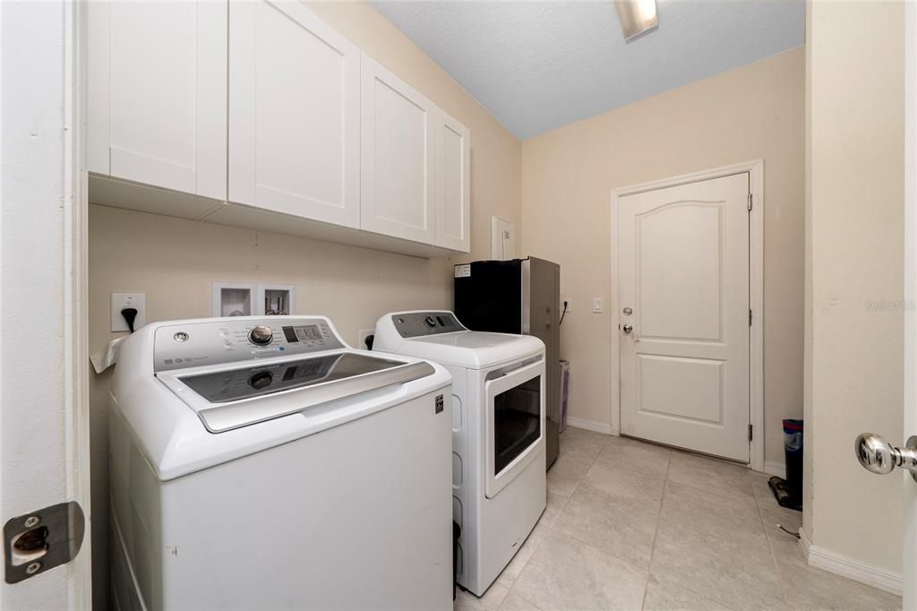 For Sale: $299,000 (4 beds, 3 baths, 1978 Square Feet)