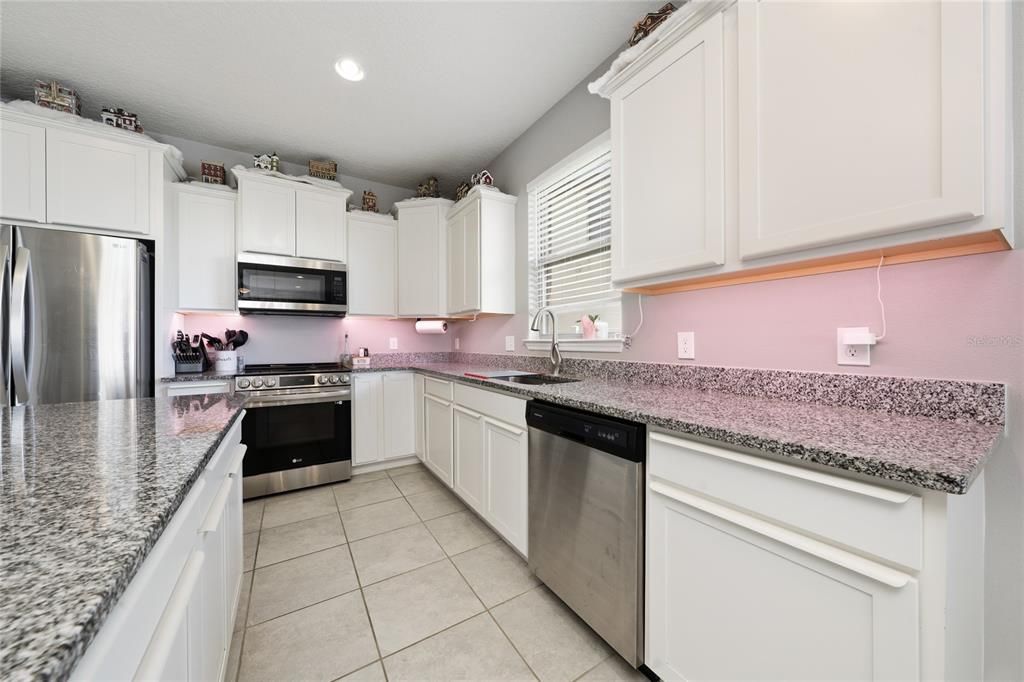 For Sale: $299,000 (4 beds, 3 baths, 1978 Square Feet)