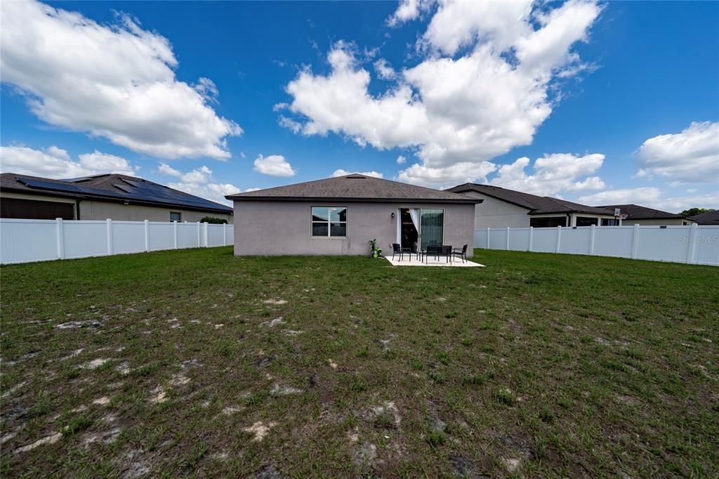For Sale: $299,000 (4 beds, 3 baths, 1978 Square Feet)