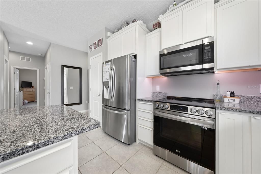 For Sale: $299,000 (4 beds, 3 baths, 1978 Square Feet)