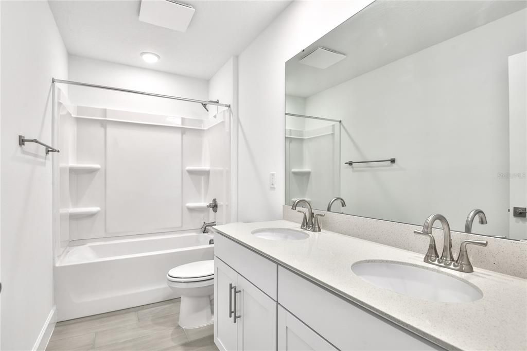 En Venta: $439,999 (5 camas, 3 baños, 3030 Pies cuadrados)