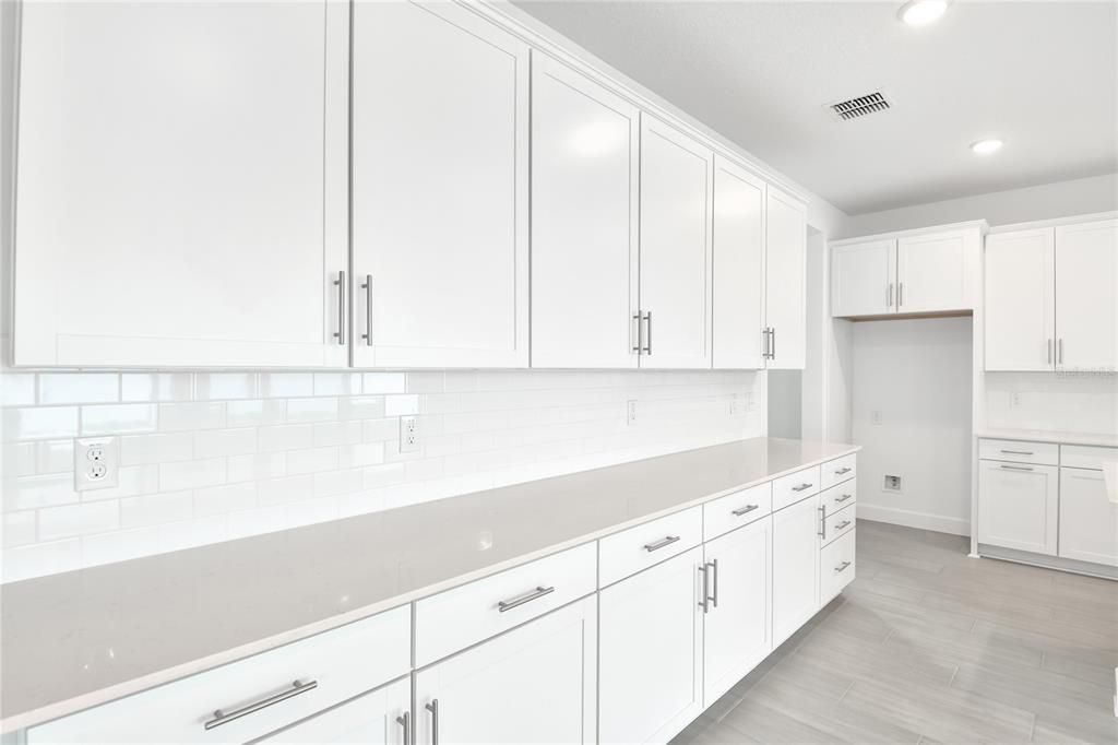 En Venta: $439,999 (5 camas, 3 baños, 3030 Pies cuadrados)