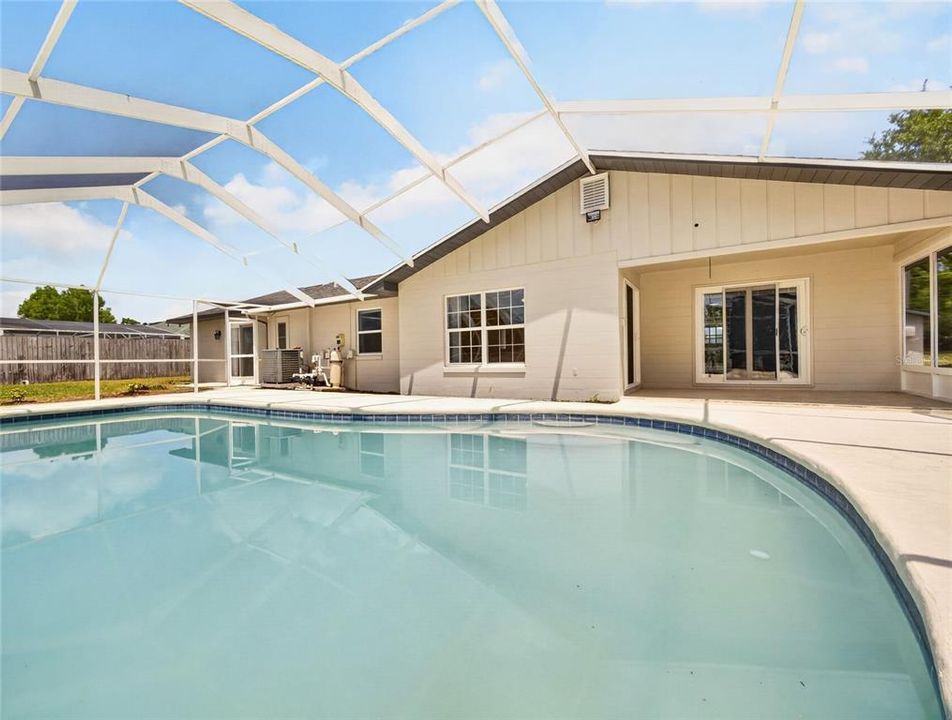 For Sale: $429,900 (4 beds, 2 baths, 1983 Square Feet)