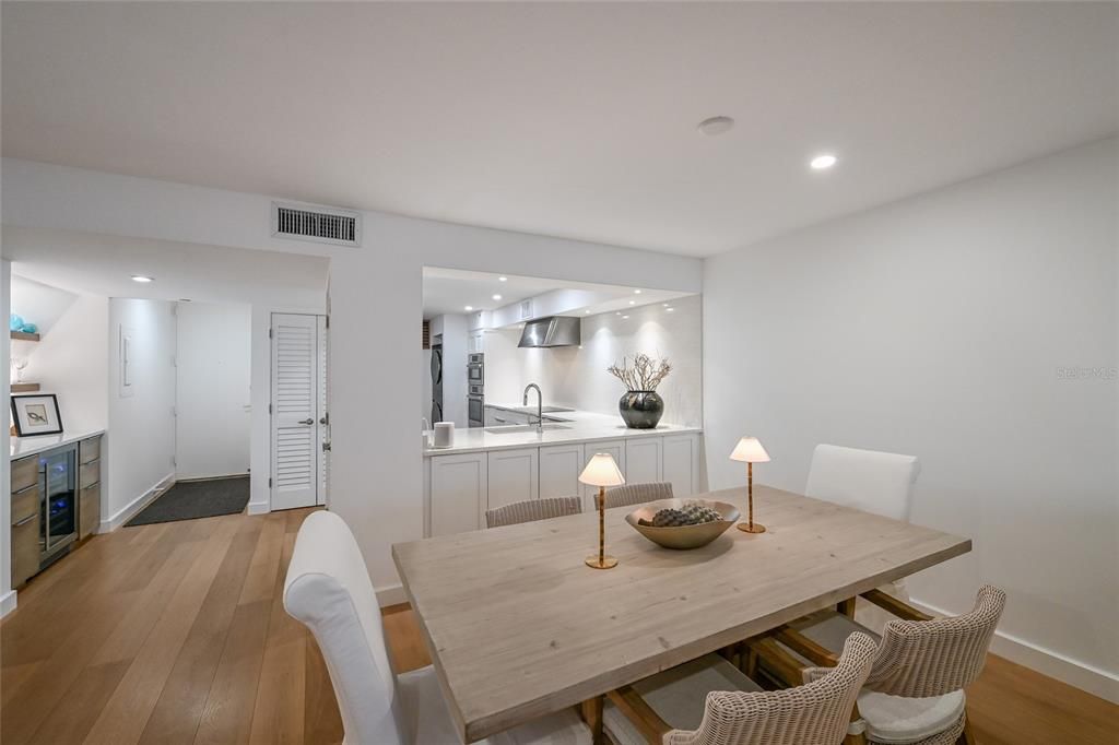 For Sale: $1,499,000 (2 beds, 2 baths, 1555 Square Feet)