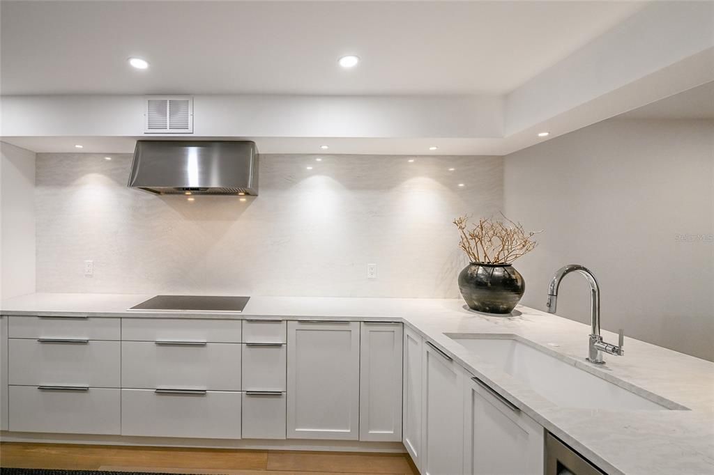 For Sale: $1,499,000 (2 beds, 2 baths, 1555 Square Feet)