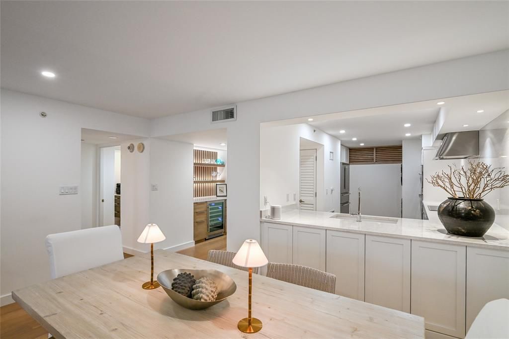 For Sale: $1,499,000 (2 beds, 2 baths, 1555 Square Feet)