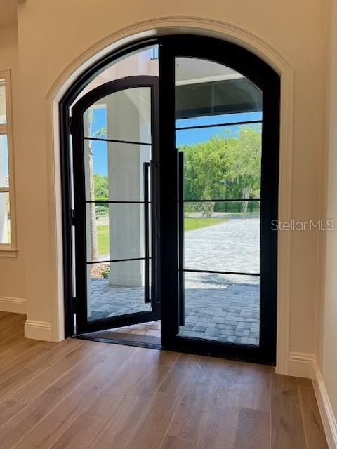 For Sale: $1,950,000 (5 beds, 4 baths, 4117 Square Feet)