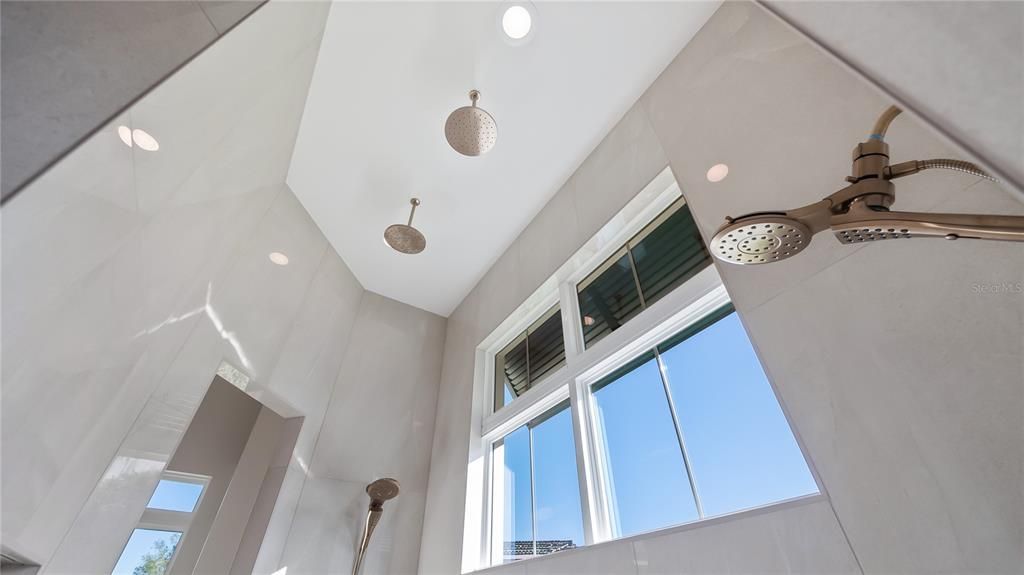 For Sale: $1,950,000 (5 beds, 4 baths, 4117 Square Feet)