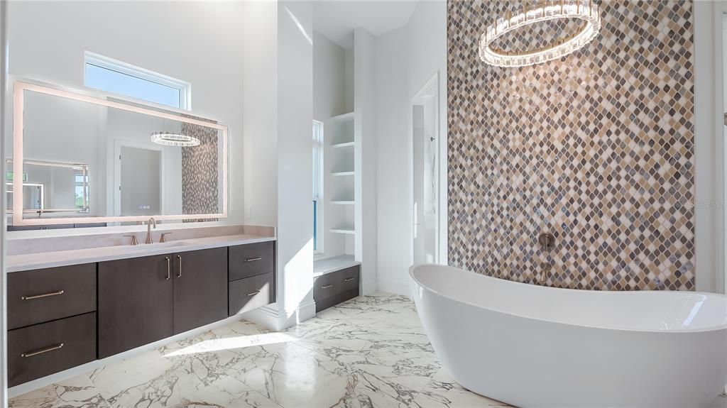 For Sale: $1,950,000 (5 beds, 4 baths, 4117 Square Feet)