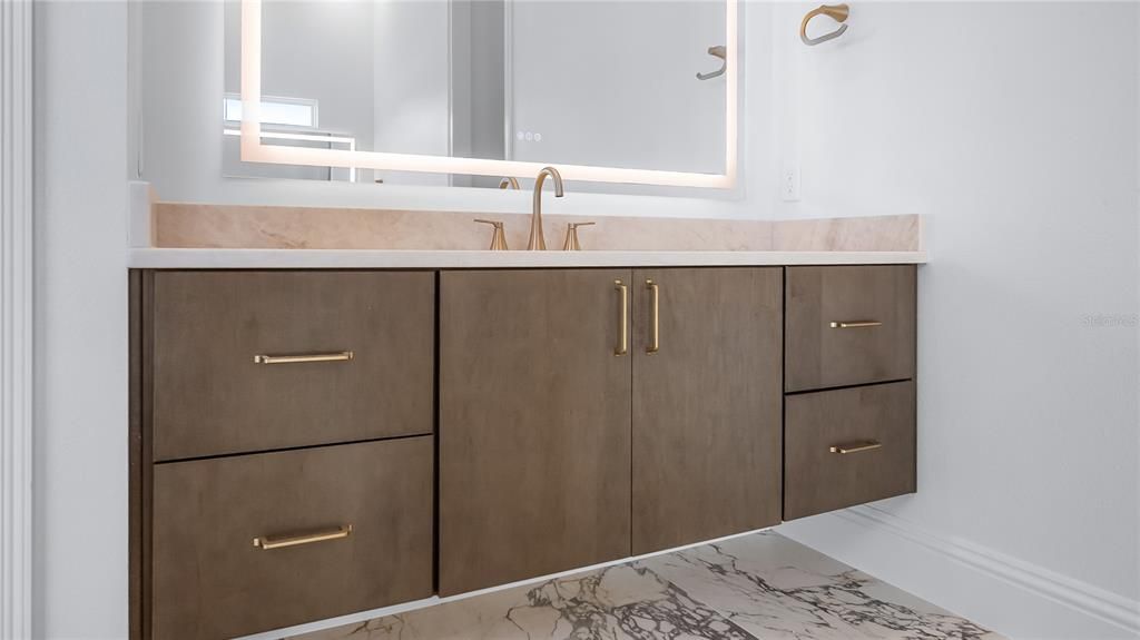 For Sale: $1,950,000 (5 beds, 4 baths, 4117 Square Feet)