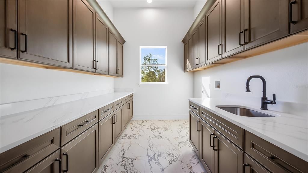 For Sale: $1,950,000 (5 beds, 4 baths, 4117 Square Feet)