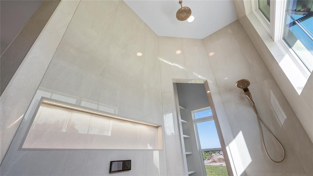 For Sale: $1,950,000 (5 beds, 4 baths, 4117 Square Feet)
