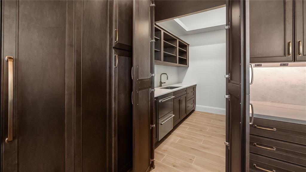 For Sale: $1,950,000 (5 beds, 4 baths, 4117 Square Feet)