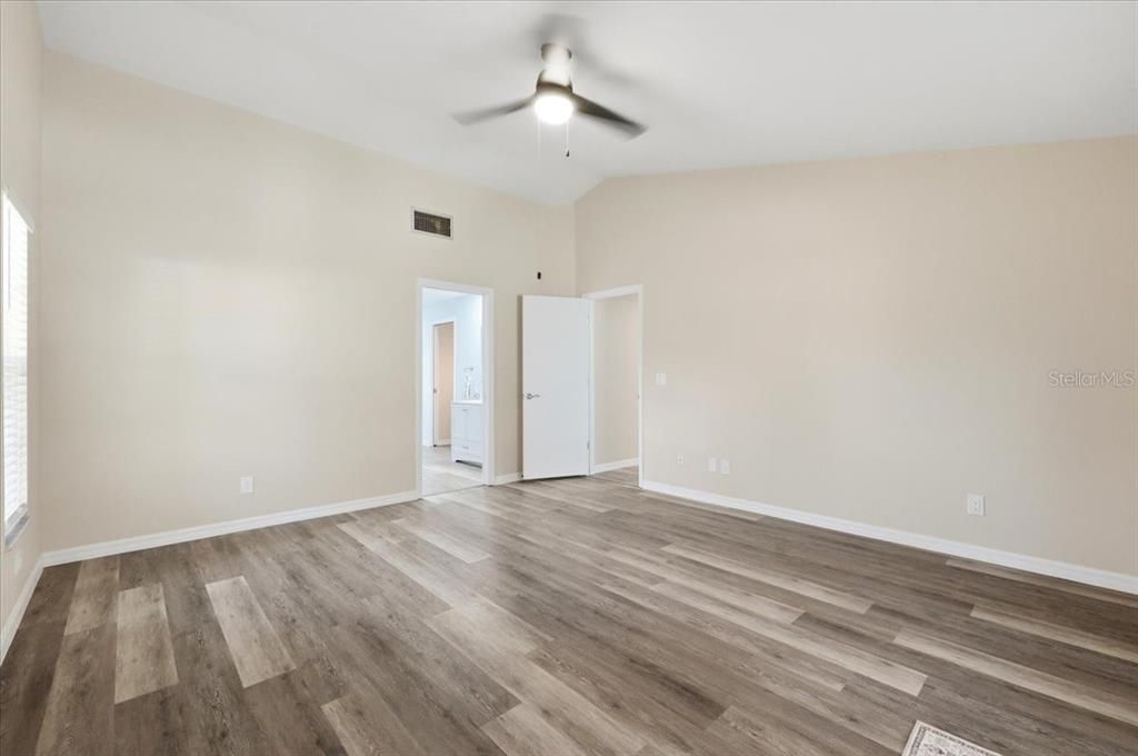 For Sale: $565,000 (4 beds, 3 baths, 2292 Square Feet)