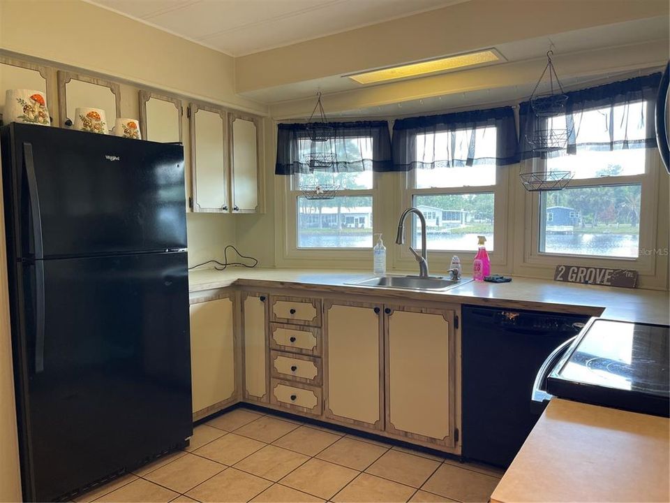 For Sale: $177,500 (2 beds, 2 baths, 1232 Square Feet)
