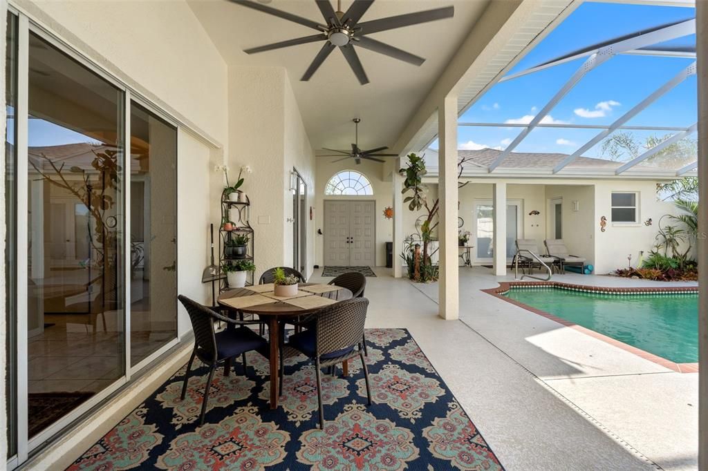 Activo con contrato: $475,000 (3 camas, 3 baños, 2330 Pies cuadrados)