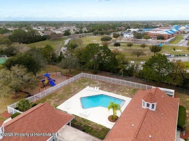 Activo con contrato: $475,000 (3 camas, 3 baños, 2330 Pies cuadrados)