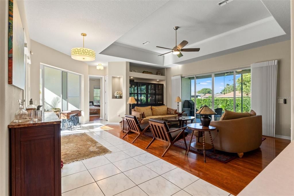 Activo con contrato: $475,000 (3 camas, 3 baños, 2330 Pies cuadrados)