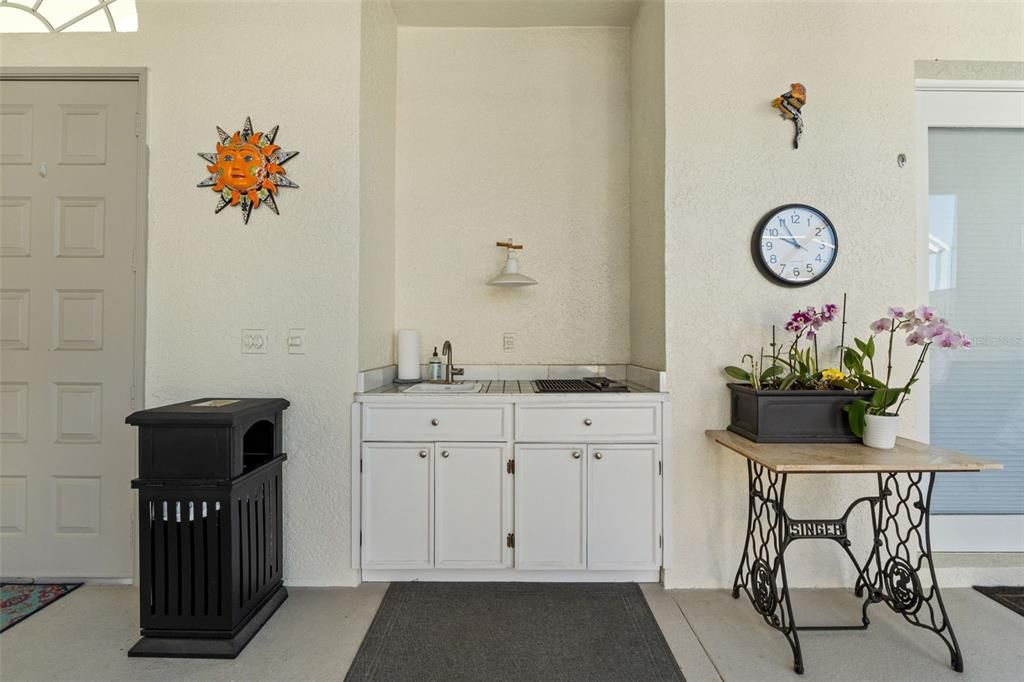 Activo con contrato: $475,000 (3 camas, 3 baños, 2330 Pies cuadrados)