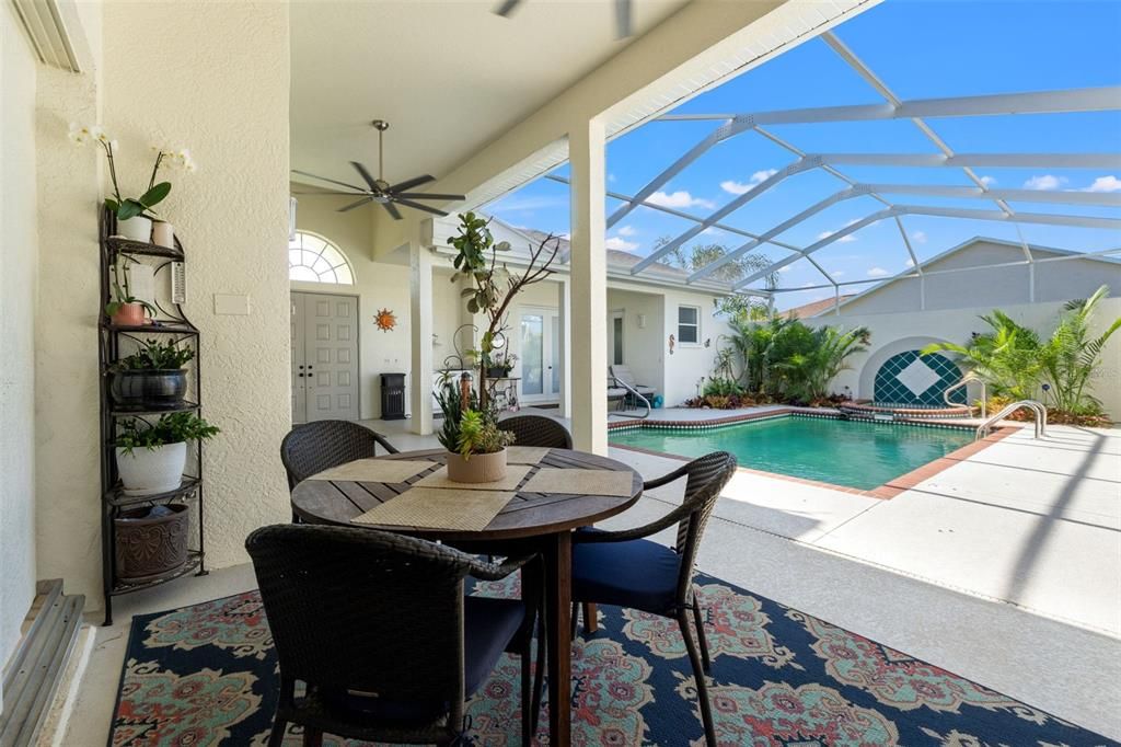 Activo con contrato: $475,000 (3 camas, 3 baños, 2330 Pies cuadrados)