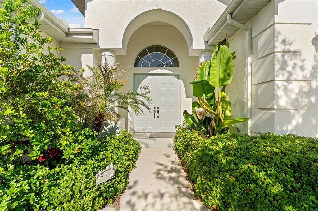 Activo con contrato: $475,000 (3 camas, 3 baños, 2330 Pies cuadrados)