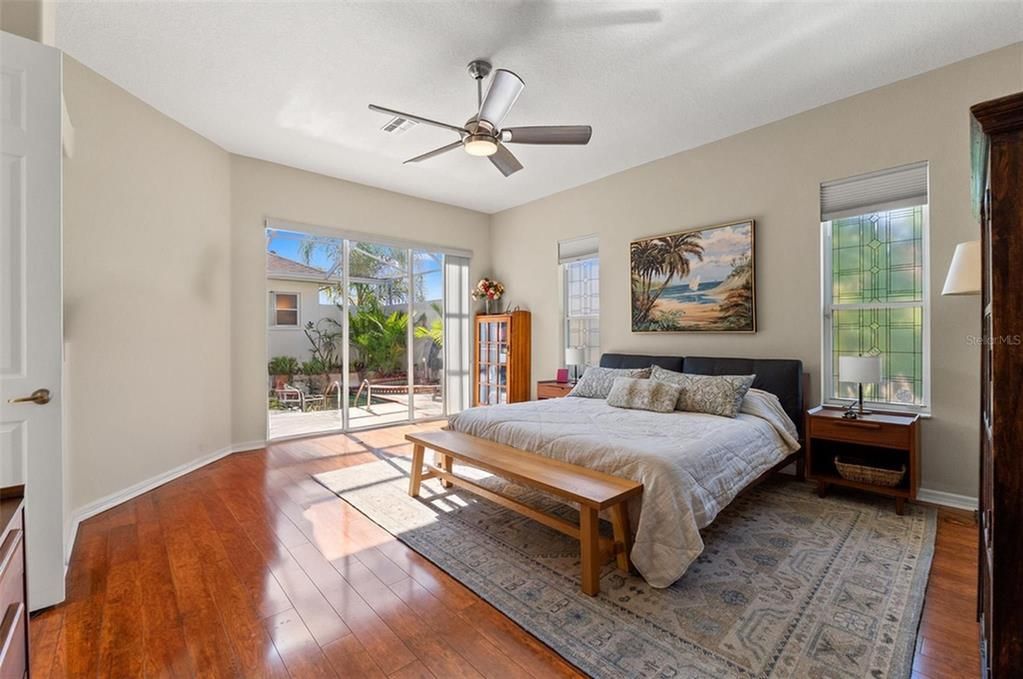 Activo con contrato: $475,000 (3 camas, 3 baños, 2330 Pies cuadrados)