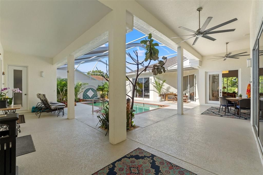 Activo con contrato: $475,000 (3 camas, 3 baños, 2330 Pies cuadrados)