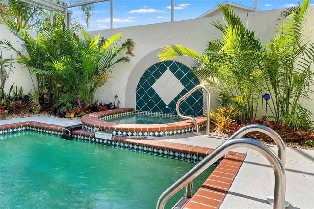 Activo con contrato: $475,000 (3 camas, 3 baños, 2330 Pies cuadrados)