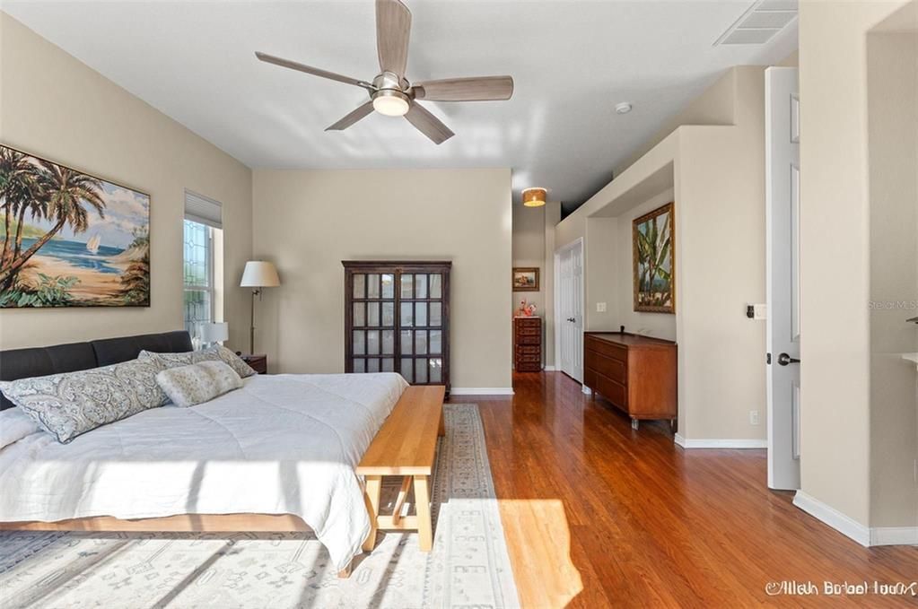 Activo con contrato: $475,000 (3 camas, 3 baños, 2330 Pies cuadrados)