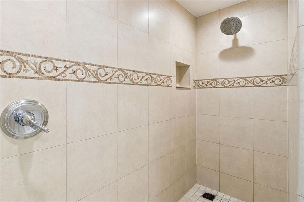 Под контрактом: $498,000 (2 спален, 2 ванн, 1646 Квадратных фут)
