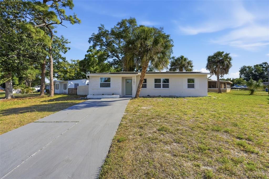 Active With Contract: $360,000 (4 beds, 2 baths, 1517 Square Feet)