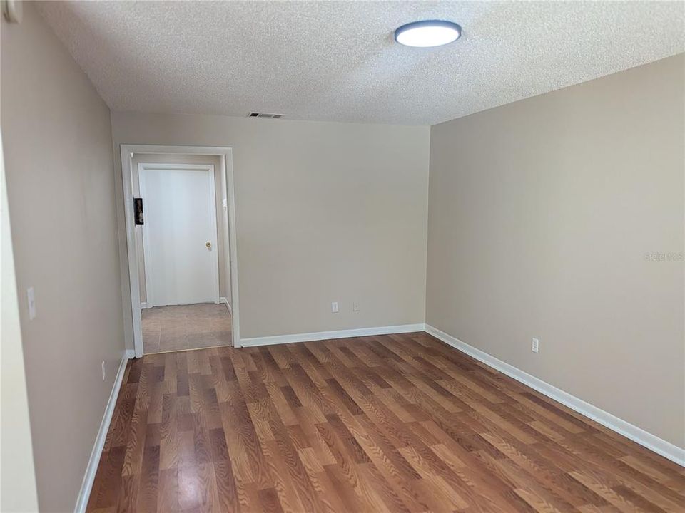 For Rent: $925 (1 beds, 1 baths, 1046 Square Feet)