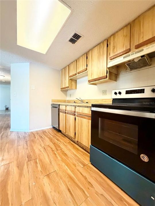 Activo con contrato: $1,395 (2 camas, 2 baños, 915 Pies cuadrados)