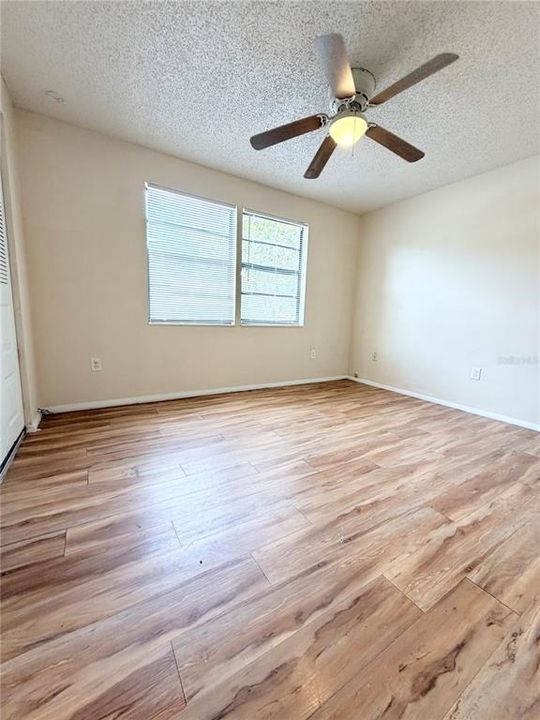Activo con contrato: $1,395 (2 camas, 2 baños, 915 Pies cuadrados)