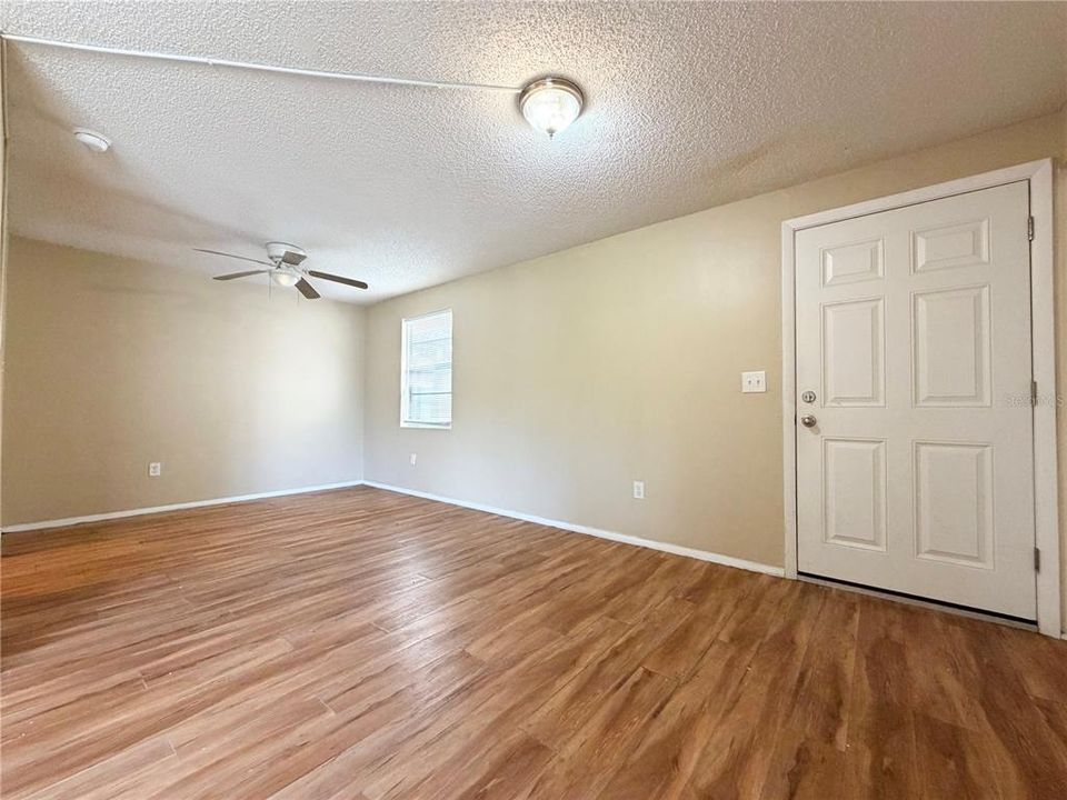 Activo con contrato: $1,395 (2 camas, 2 baños, 915 Pies cuadrados)