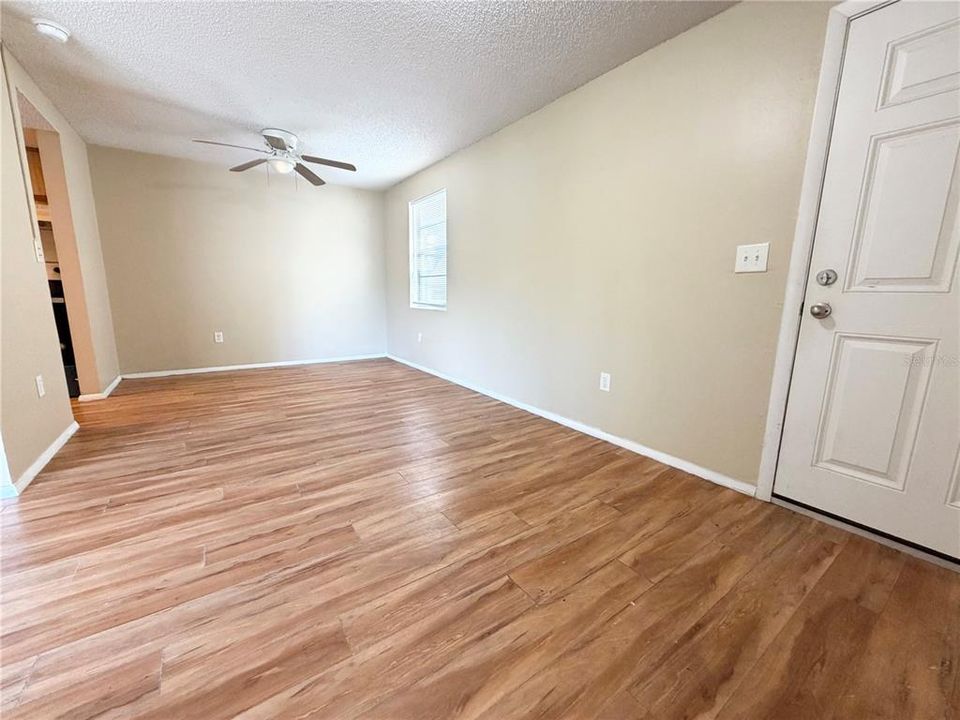 Activo con contrato: $1,395 (2 camas, 2 baños, 915 Pies cuadrados)