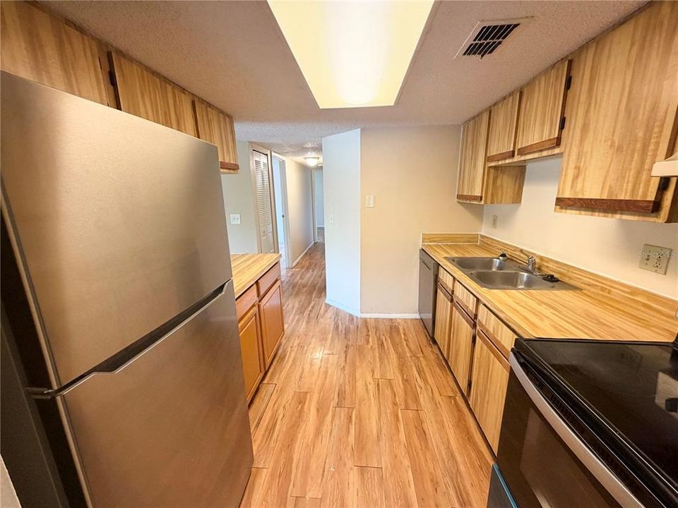 Activo con contrato: $1,395 (2 camas, 2 baños, 915 Pies cuadrados)