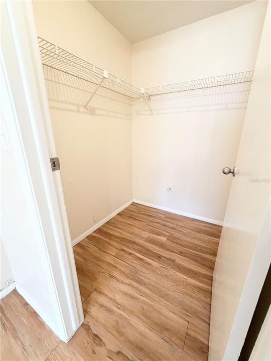 Activo con contrato: $1,395 (2 camas, 2 baños, 915 Pies cuadrados)