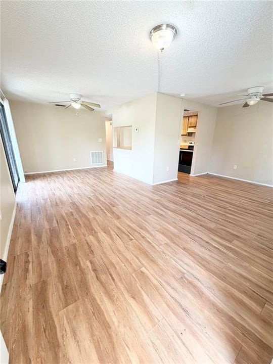 Activo con contrato: $1,395 (2 camas, 2 baños, 915 Pies cuadrados)