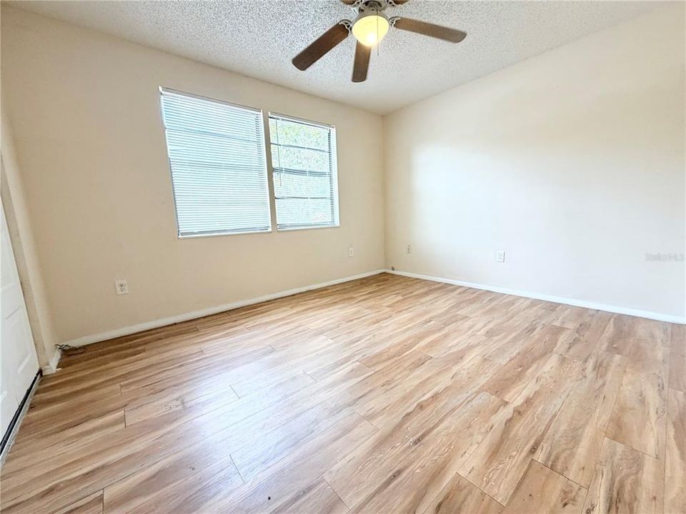 Activo con contrato: $1,395 (2 camas, 2 baños, 915 Pies cuadrados)